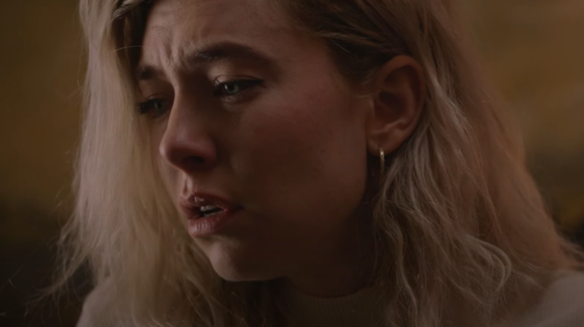 A atriz Vanessa Kirby em cena de parto como Martha Weiss