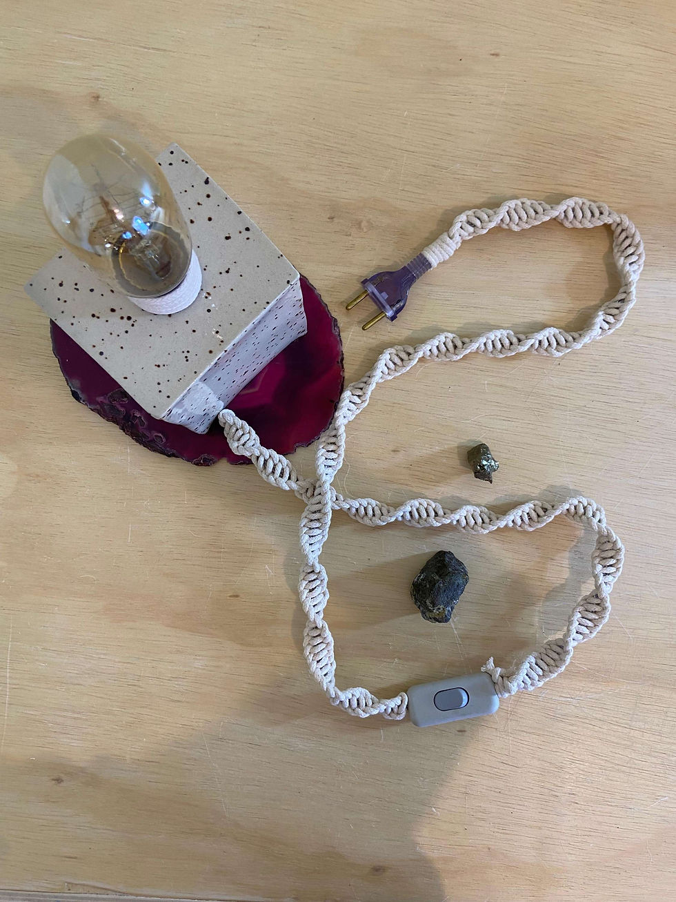 Miniatura: Luminária de Cerâmica e Macramê – Cafuné