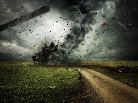 Tornádo! Politici si honí červené svetry a já řeším přeteklý bazén! Příroda nám oplácí stejnou mincí