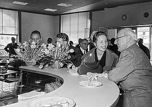 Otto Zollinger mit Künstlerin Silvia d'Altri bei der Einweihung