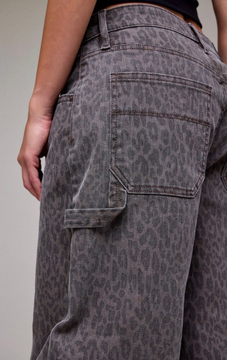 Thumbnail: Dark Cheetah Carpenter Barrel Jeans