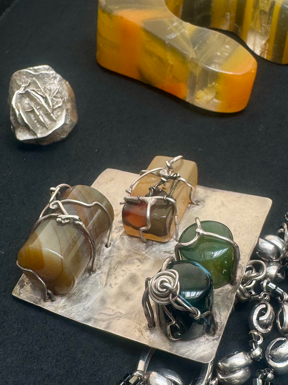 Thumbnail: Monique Rozanès, brutalist necklace