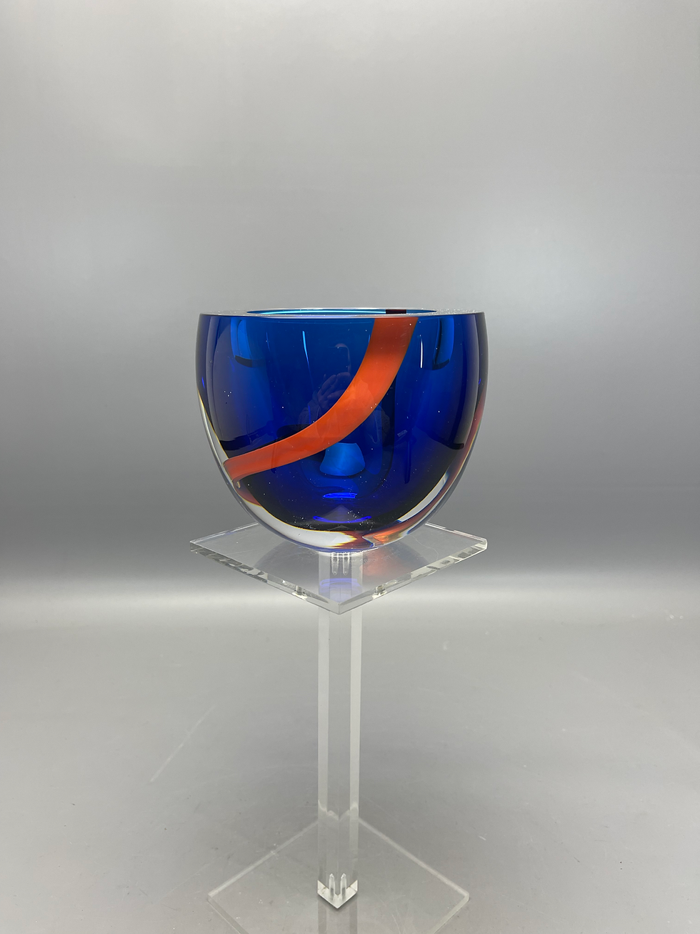 Thumbnail: Blauwe, oranje serica vaas