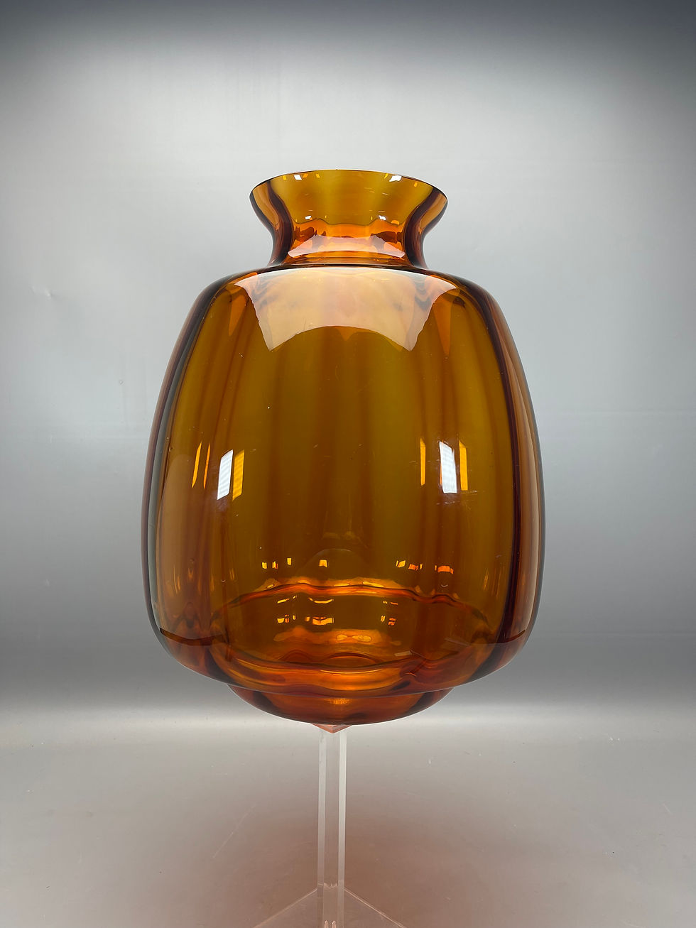 Thumbnail: Grote amber vaas van A.D. Copier