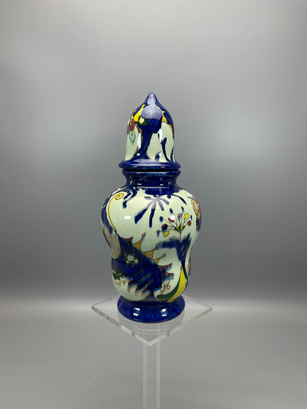 Thumbnail: Amphora dekselvaas van W.P. Hartgring