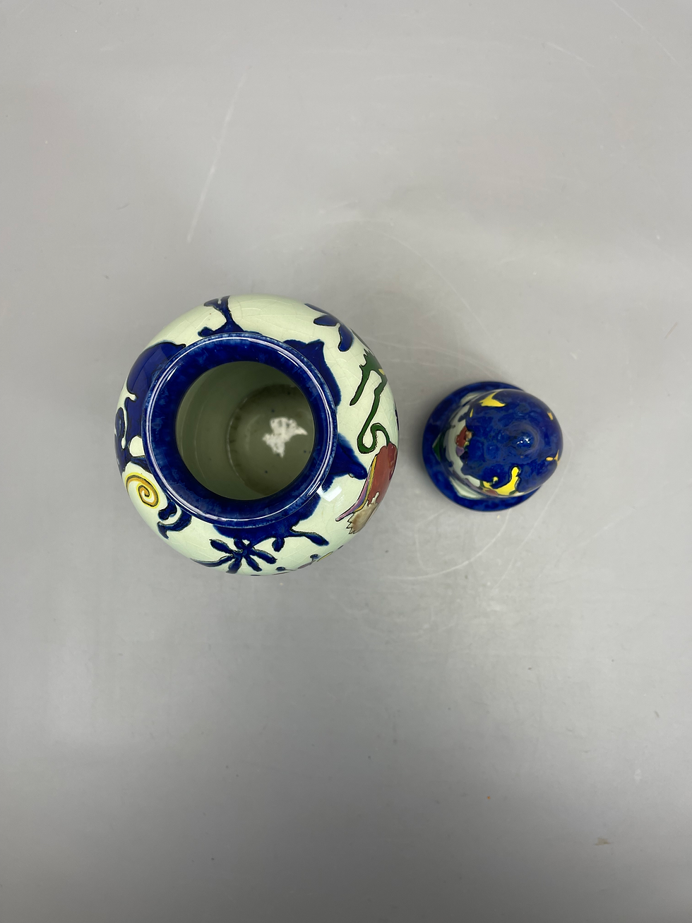 Thumbnail: Amphora dekselvaas van W.P. Hartgring