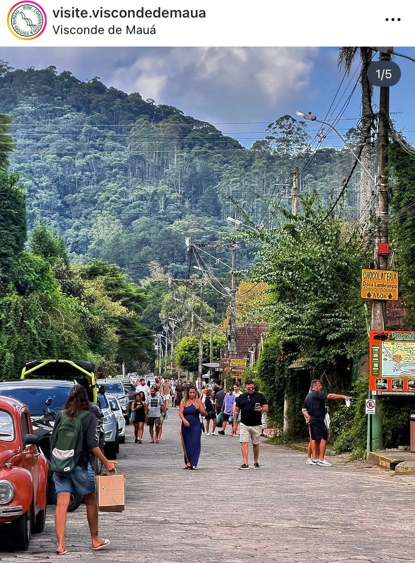 Alameda gastronômica em dia de movimento - Foto: Visite Visconde de Mauá