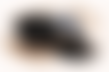 Rice cooker donabe with a brown base, open lids beside it; one is striped blue. Background features a watercolor texture.