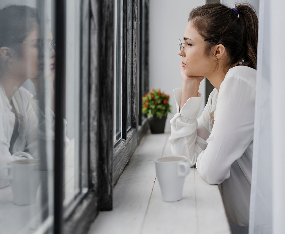 Diferenças no acesso às terapias modificadoras da doença reforçam a importância de decisões individualizadas no tratamento da esclerose múltipla em mulheres.