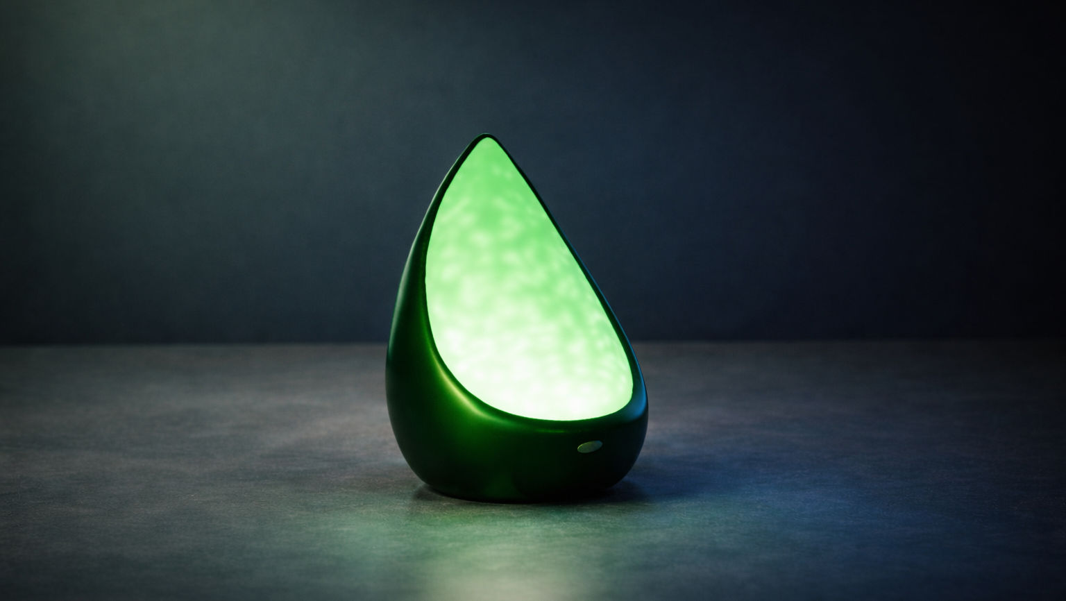 Glowing emerald teardrop lamp_edited.jpg