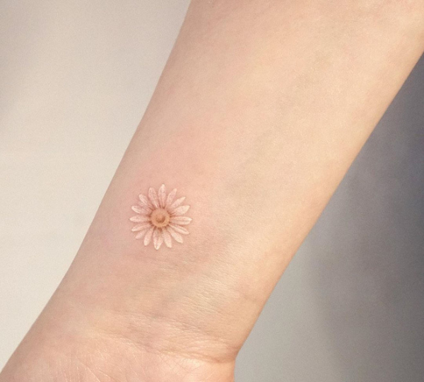 White ink tattoo - New trend of Korean youth content media