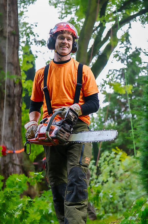 Baumbuben 2025_Fotografin Stefanie Neuhaus_web-12.JPG