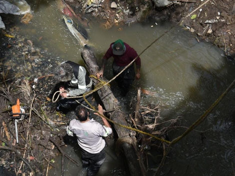 Alcaldes de AO y MC realizan limpieza en barranca “Texcalatlaco”