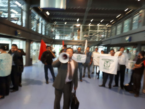 Trabajadores del IMSS protestan en la JFCA por atraso en resoluciones