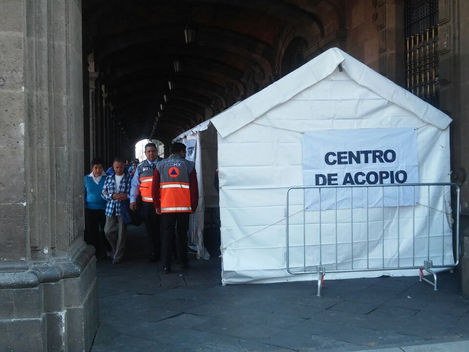 Instala GCDMX centro de acopio para afectados de Tultepec