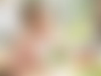 Blogartikel über Ernährung und Haare mit Fokus auf wichtige Nährstoffe wie Protein, Biotin, Eisen, Zink und Omega-3 für gesundes Haarwachstum sowie ganzheitliche Haarberatung und Balayage-Expertise im Balayage Pro Studio einer Friseurmeisterin in der Konstanz Altstadt am Bodensee.