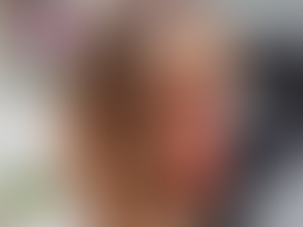 Weihnachtliche Geschenkidee für gesunde, glänzende Haare: Das Balayage Pro Studio Konstanz bietet mit dem Glow & Go Paket eine haarschonende Balayage mit Olaplex-Pflege, Glossing, Schnitt und Styling. Perfekt zum Verschenken für Weihnachten, Wichteln oder als Beauty-Erlebnis für sich selbst. Im Herzen der Altstadt von Konstanz am Bodensee kreiert die Friseurmeisterin mit 45 Jahren Erfahrung natürliche Farbverläufe, sanfte Dimensionen und strahlenden Glanz – mit weniger Chemie, weniger Folien und maximaler Pflege. Ideal für alle, die auf Qualität, Nachhaltigkeit und persönliche Beratung setzen. Ob Balayage, Bondings, Tapes oder Olaplex – hier entstehen individuelle Looks, die zu Haarstruktur, Hautfarbe und Lifestyle passen. Exklusiv, persönlich und ganz ohne Paralleltermine – für ein Friseurerlebnis voller Ruhe, Vertrauen und Wow-Effekt.