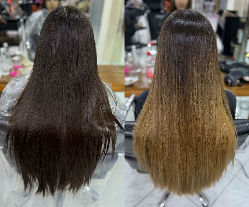 Balayage Konstanz Überlänge – Vorher-Nachher Karamell Balayage, lange Haare bis zum Po, haarschonende Balayage, natürliche Blond- und Karamelltöne, Friseur Altstadt Konstanz, Balayage Spezialist Konstanz, Haare mit Struktur und Glanz.