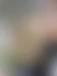 Balayage Blond Transformation mit nahtlosem Übergang und soften Highlights, erstellt in einem Friseursalon in Konstanz Altstadt nahe Bodensee, inklusive Olaplex Treatment für Schutz und Haarqualität, luxuriöses Finish mit Glanz und Bewegung, ideal für Kundinnen die ein pflegeleichtes Blond mit seltenem Freshup wünschen