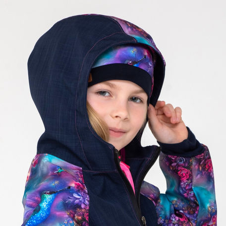 Příjemně velká kapuce