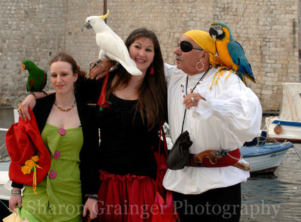 Street performers in Dubrovnik.jpg