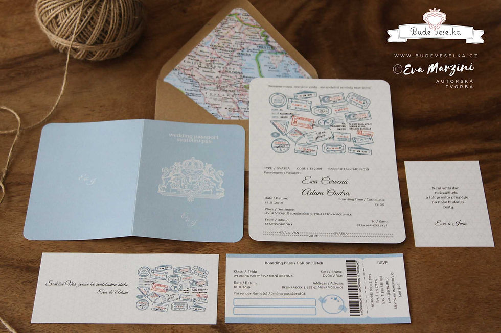 Miniatura: Svatební oznámení jako svatební pas v bílé a modré, obsahuje Boarding pass jako pozvánku ke svatebnímu stolu a obálku s mapou