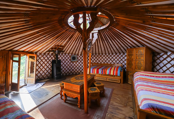 photo interieur yourte gite olachat.jpg