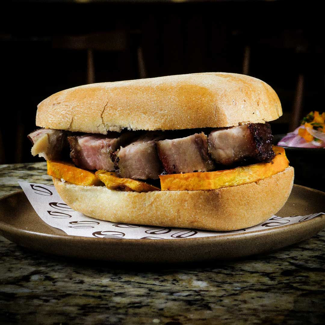 Sándwich Chicharrón