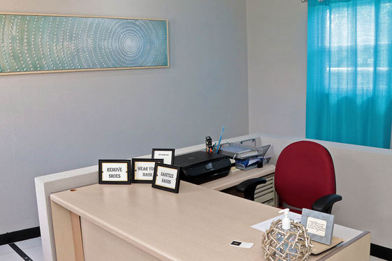 Kin-Klinic-Physio-therapy-clinic-reception-barbados_4525.jpg