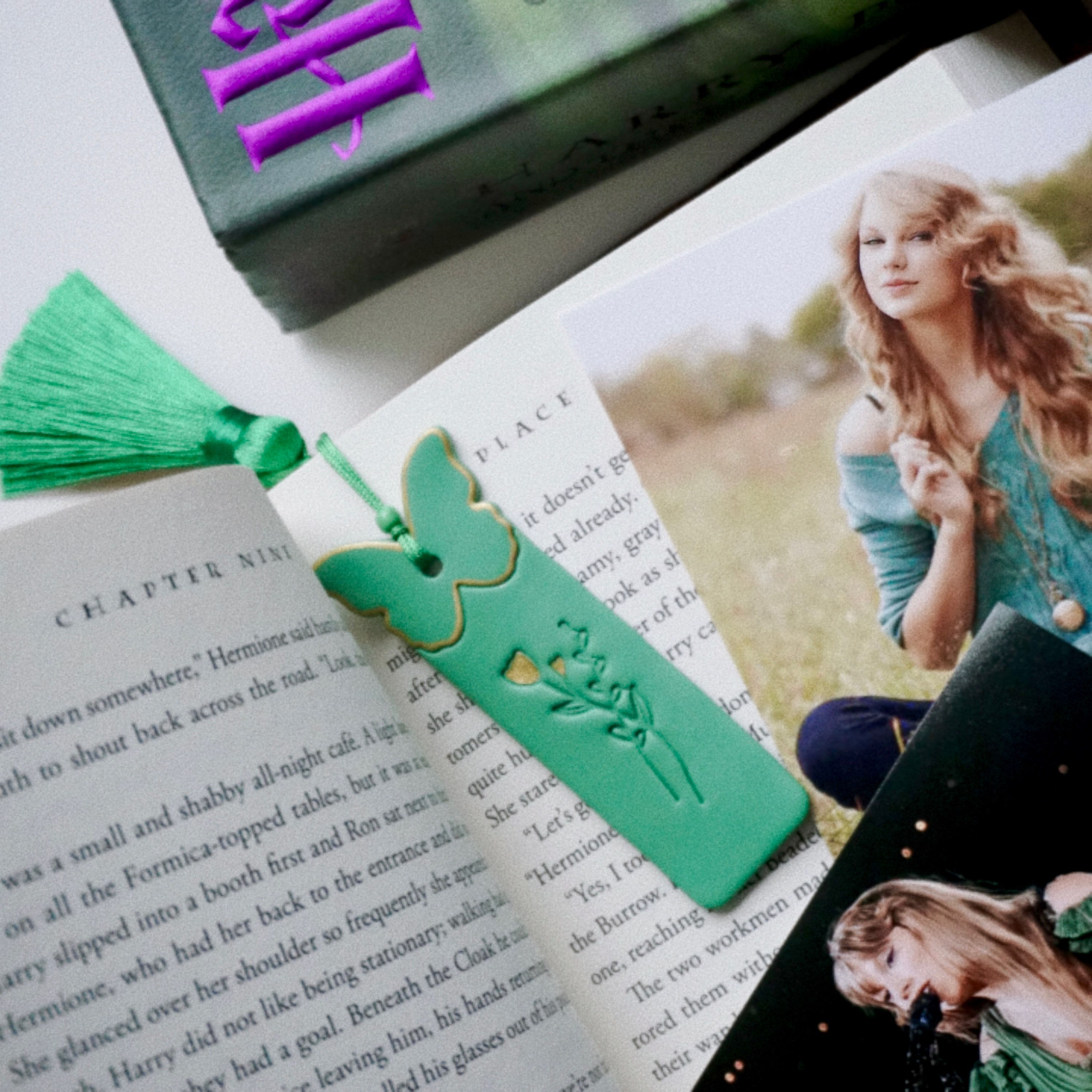 TAYLOR SWIFT BOOKMARK