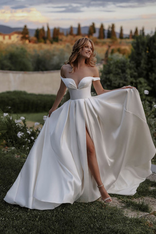 SIMPLE CLEAN WEDDING DRESS | BRIDAL GALLERIA SAN ANTONIO BRIDAL SHOP