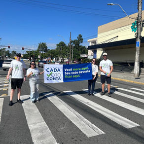Blitz alerta eleitores para prazo de transferência de título em Joinville