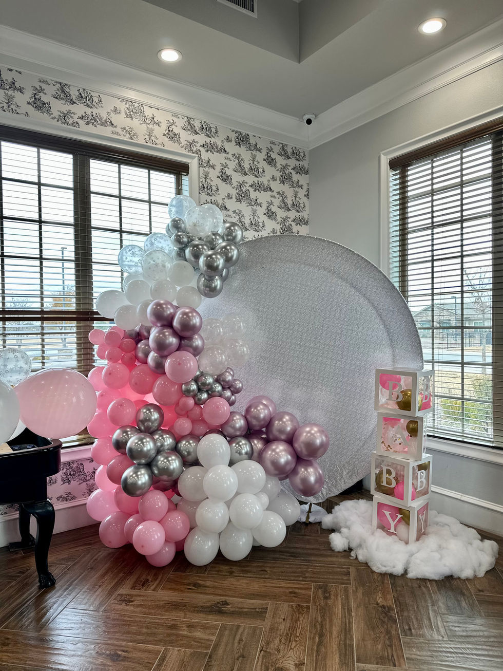 Balloon Ring Backdrop Baby Shower.jpg