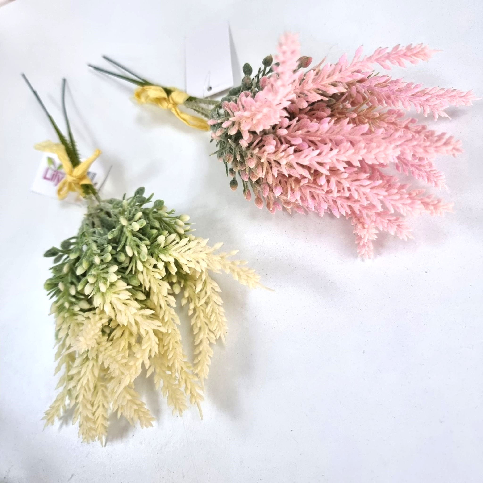 Artificial lavender bunches in pink or cream