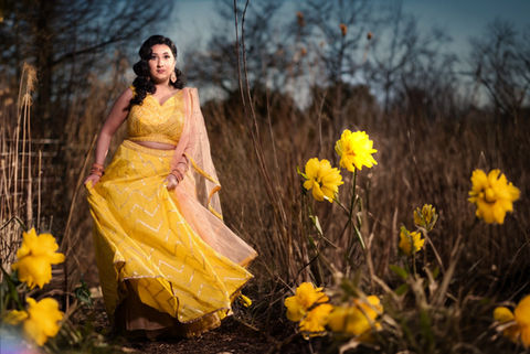 yellow flowers, bridal pose, wedding photography, 