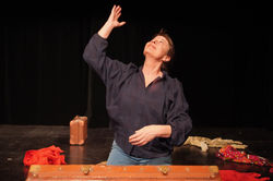 spectacle Vivant Femme Déménage