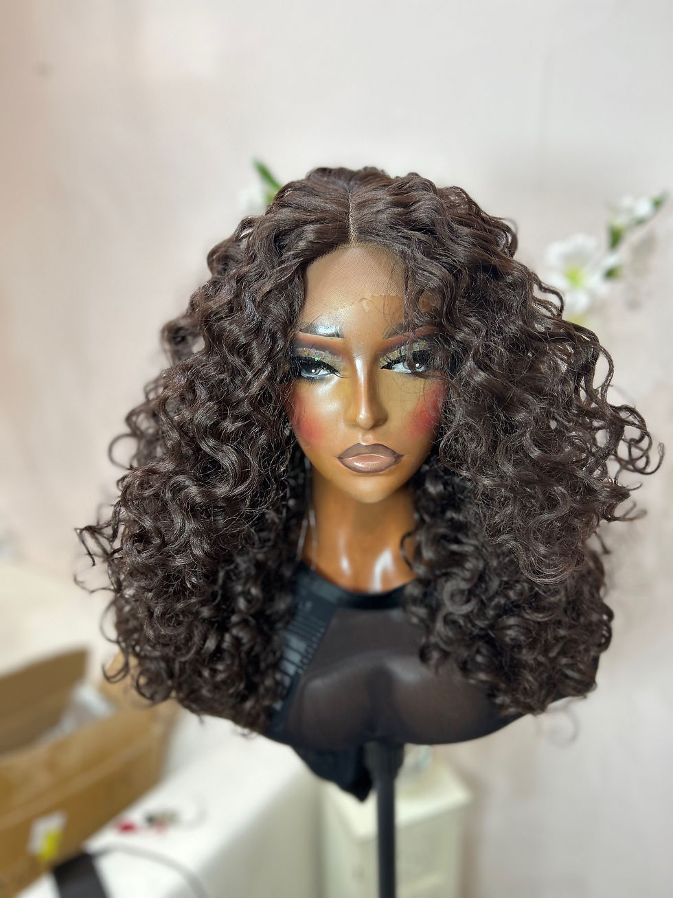 Thumbnail: Kira (T-part) lace wig