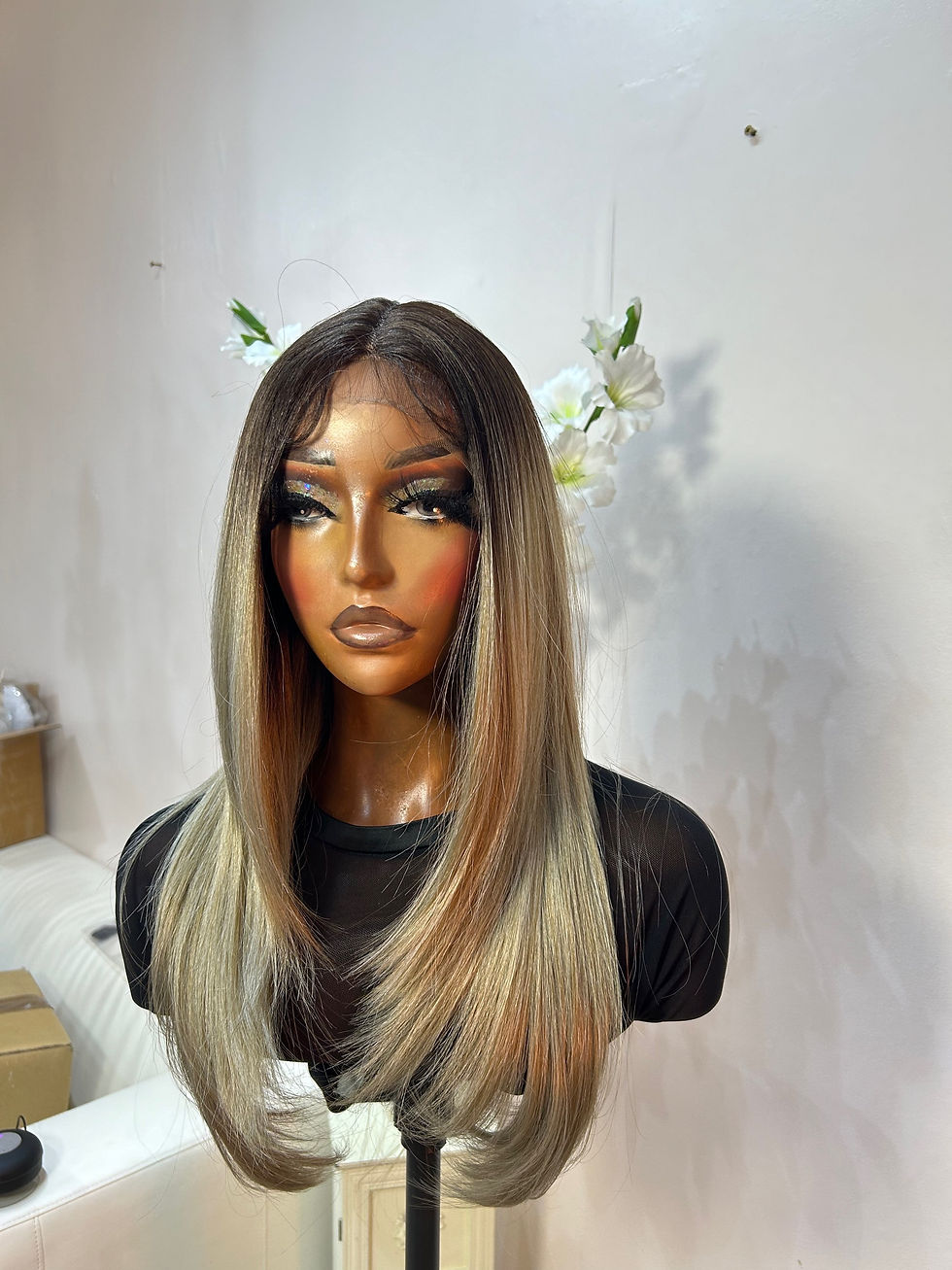 Thumbnail: Kelly (T-part) lace front wig 