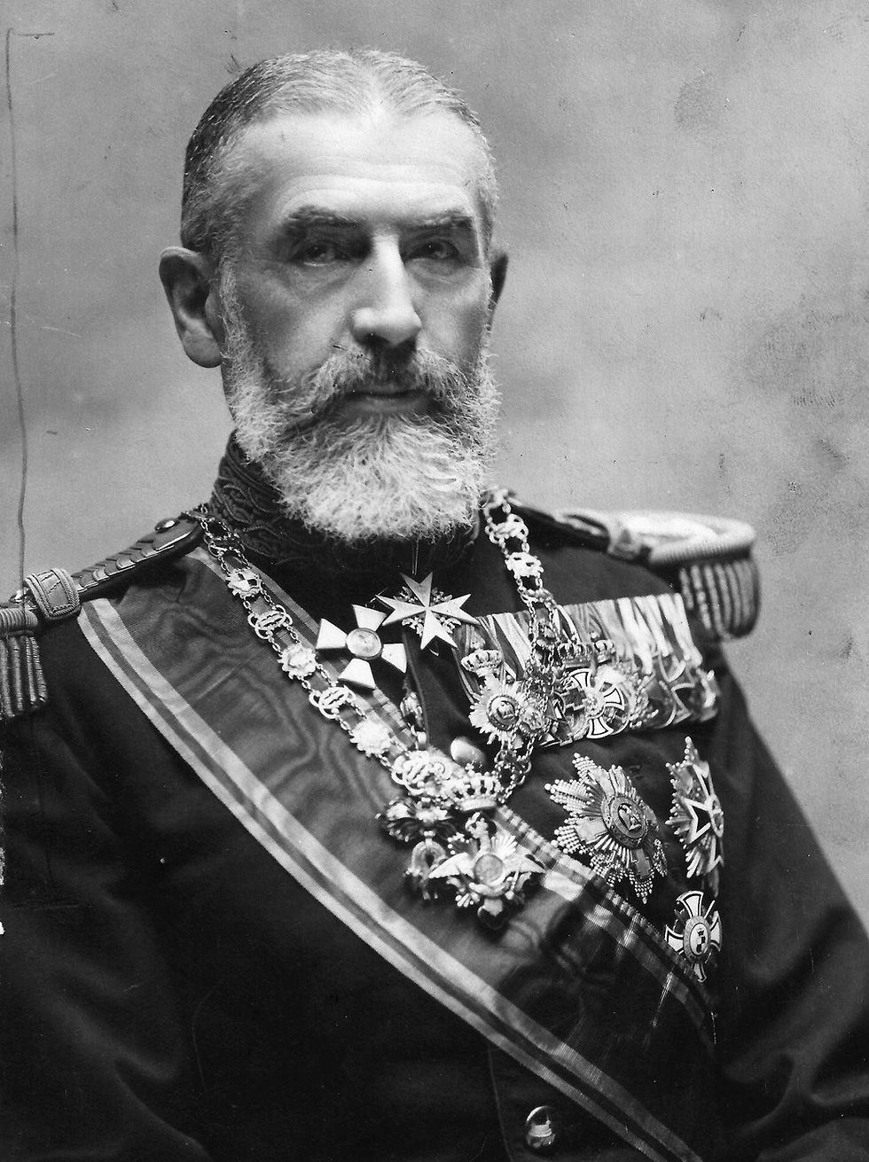 Das internationale Chamäleon. Fremdheit und transnationale Monarchie im Zeitalter des Nationalismus, 1815-1943 (1)
