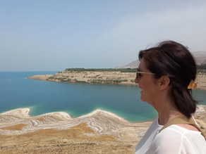 De Dode Zee in Jordanië: drijven, zoutkristallen en het witte goud van de woestijn