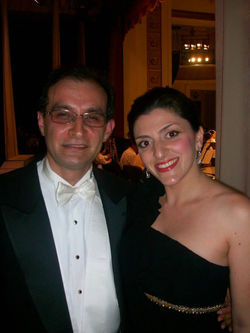 923229_471799996222358_2038837466_n