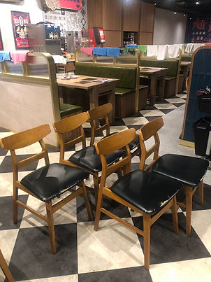 火鍋店餐椅維修案例｜營業前現場換皮，商用座椅快速整理
