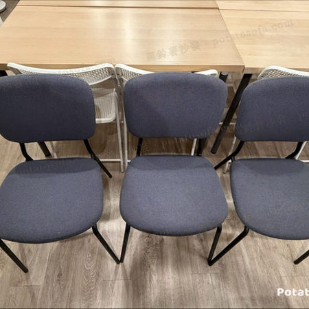 三張灰色布面餐椅清洗後椅面與椅背狀態
