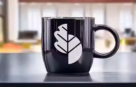 Eichenberg-Tasse-mit-Logo.avif