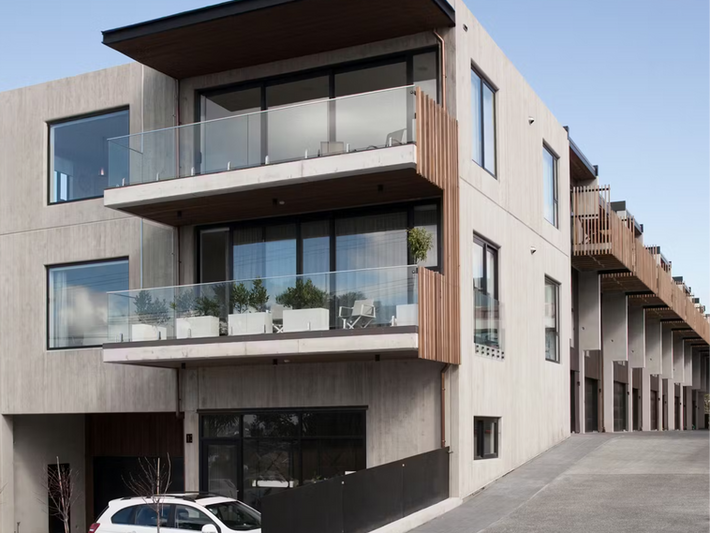 The Terrace, Takapuna is a bespoke residential development of seven townhouses located in the heart of Takapuna. Completed in 2019, with Gaze Construction each three-storey townhouse includes 3/4 bedrooms (office, caregiver residence, gym), double garage, lift accessing each level, high ceiling height, with home living at its best in the heart of Takapuna.