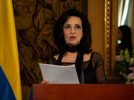 CLAUDIA BLUUM MINISTRA DE RE DE COLOMBIA RENUNCIÓ