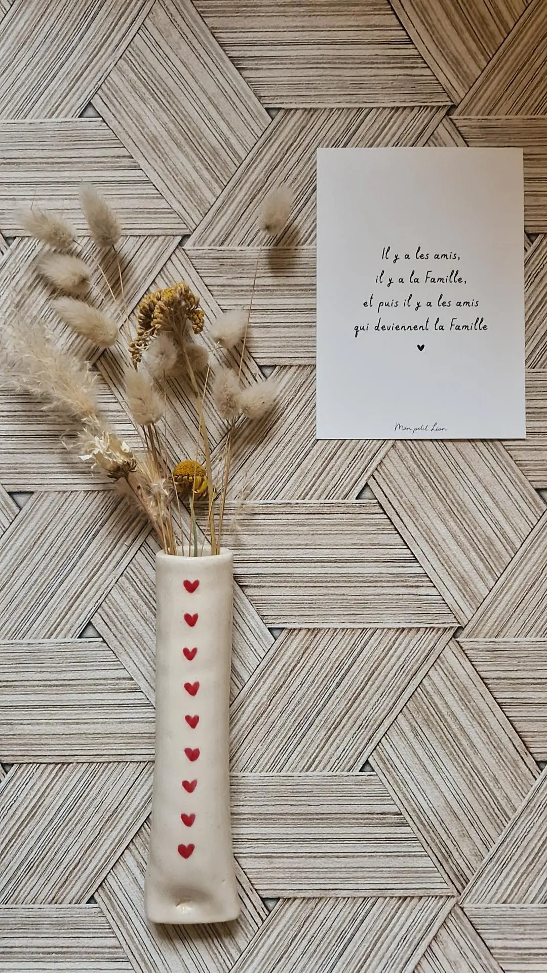 Vase mural coeurs rouges