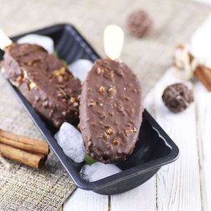 Creamy Almond & Dark Chocolate Lollies