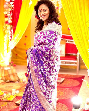 Our fabulous client looking absolutely stunning in our Bengal Looms Saree