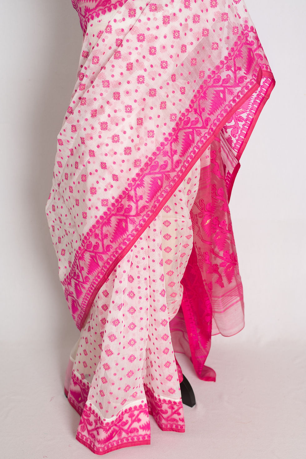 Thumbnail: White and pink soft blended cotton Bengali Jamdani saree featuring vibrant magenta floral motifs.